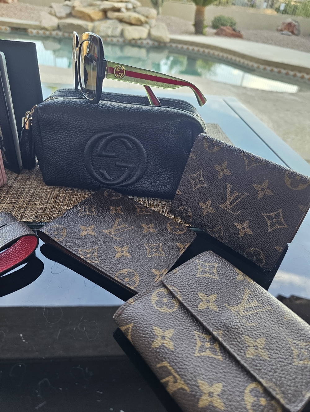 Gucci Black Pebbled Leather Logo Cosmetic Case - Picture 4 of 5